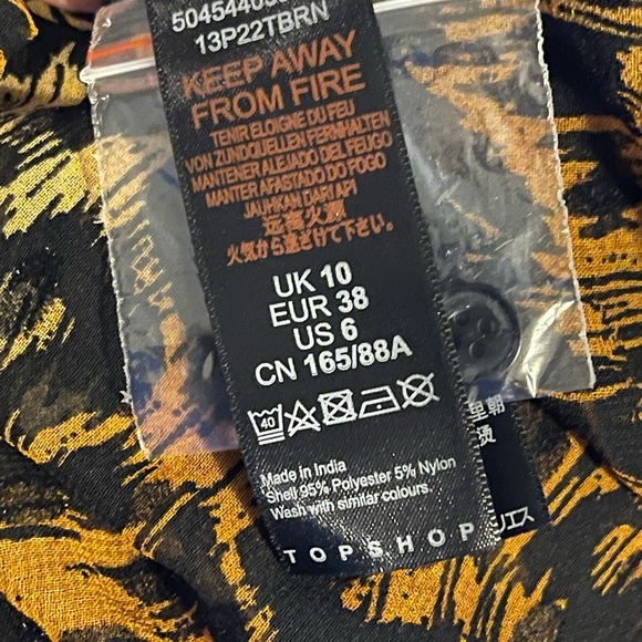 SOLD✅TopShop NWT animal print, full button, semi sheer blouse. - Picture 6 of 8